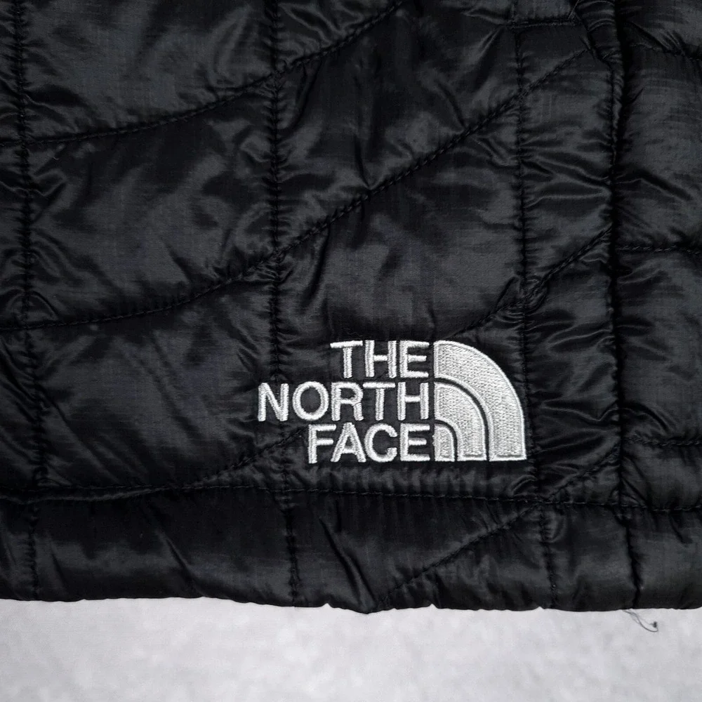 The North Face Thermoball Vest Mens Medium Black Quilted Lightweight Hike